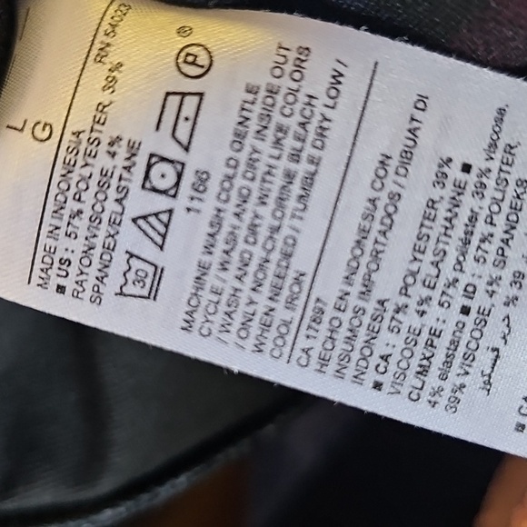 Old Navy Black and Red Dress Pants. Stretch. Old Navy (Strvie) Large - Picture 7 of 7